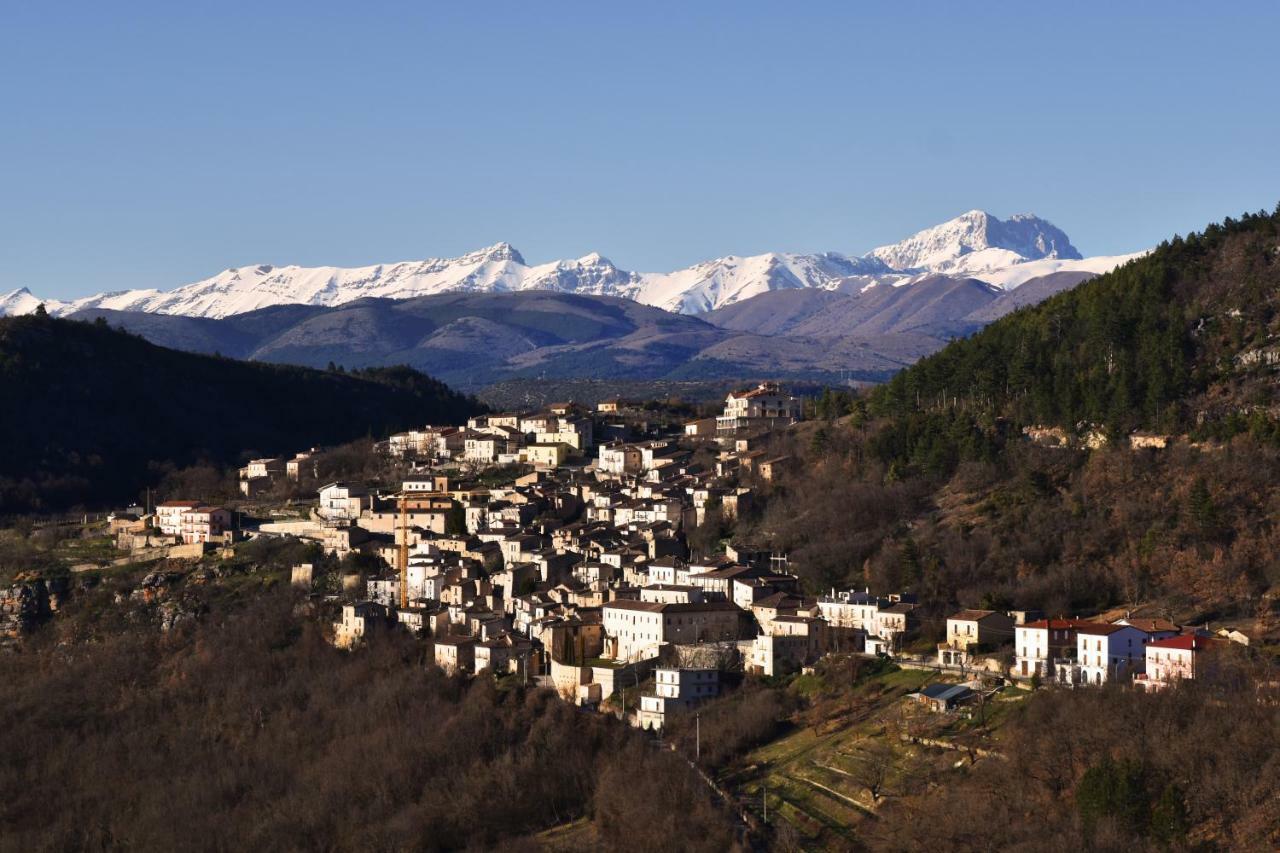 Ferienwohnung Palazzo Camelot, 19 Via Nazionale San Demetrio ne' Vestini Exterior foto