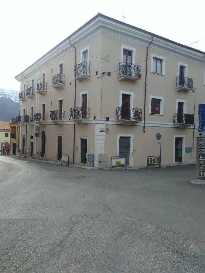 Ferienwohnung Palazzo Camelot, 19 Via Nazionale San Demetrio ne' Vestini Exterior foto